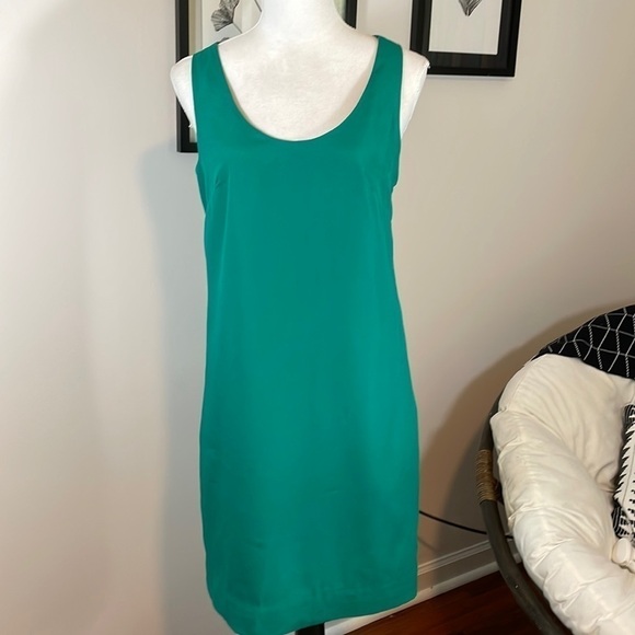 🤩3 for $30 Bundle Deal🤩
J. Crew twist strap green dress - Picture 2 of 10